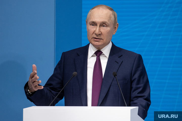 Путин поручил обеспечить вооруженную охрану в школах ДНР и ЛНР