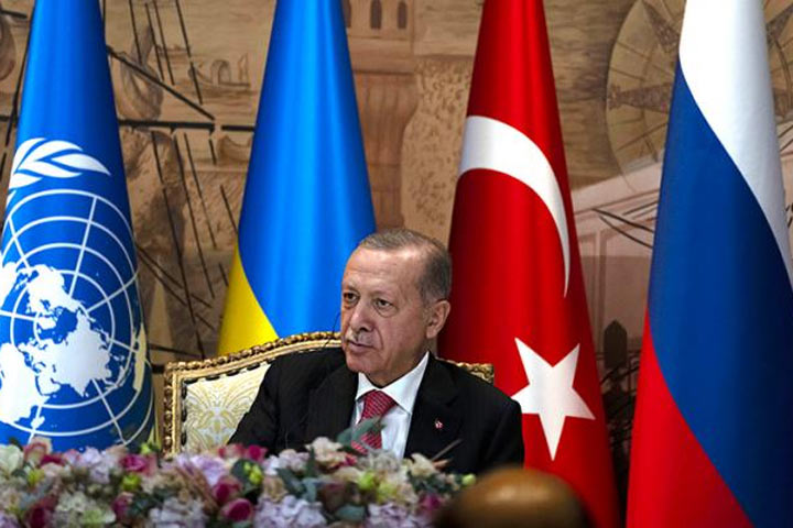 Эрдоган приготовил себе уже три стула