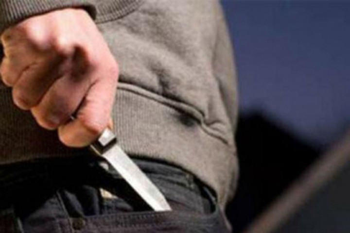 В Пригорске грабитель с ножом напал на продавца магазина 