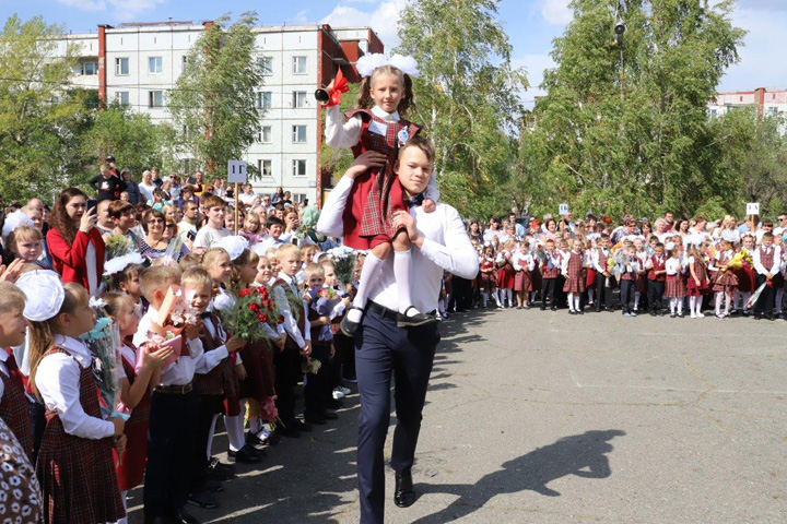 У первоклашек школы №6 Саяногорска был двойной праздник 