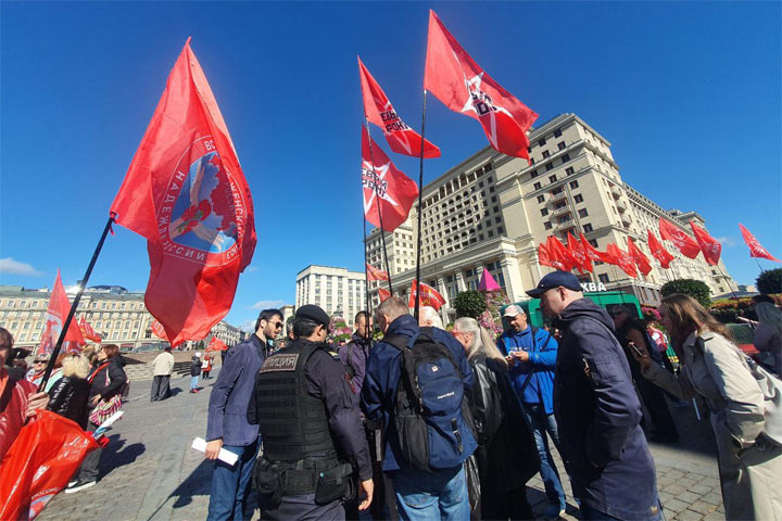 Полиция сорвала акцию «Красные в городе» на Тверской