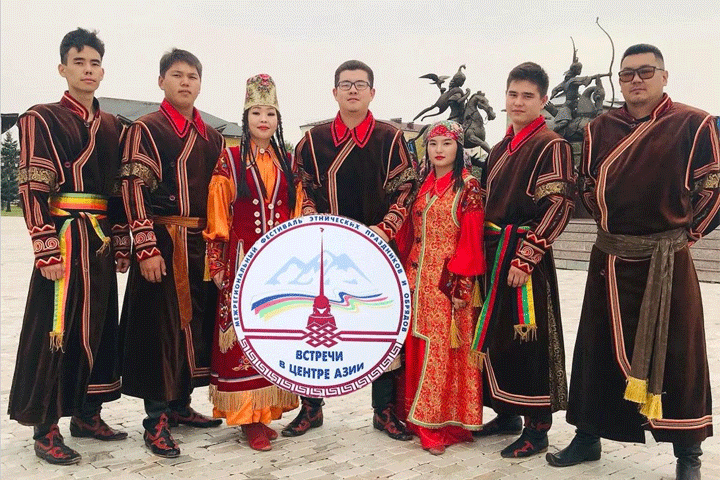 Делегация из Хакасии представила на фестивале в Туве необычный обряд