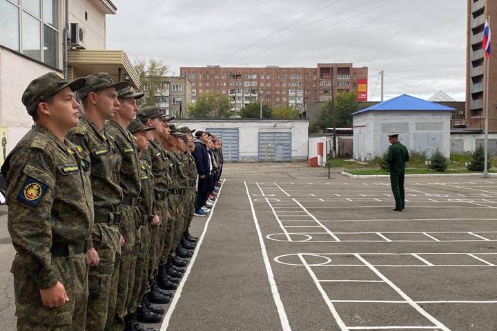 Курсантами военного учебного центра ХГУ стали 73 студента