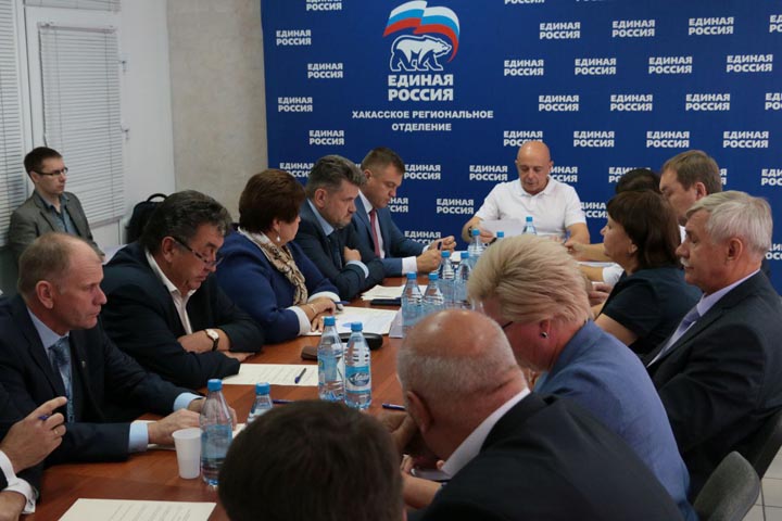 Сенатор Александр Жуков: Считаю недопустимой внутрипартийную борьбу 