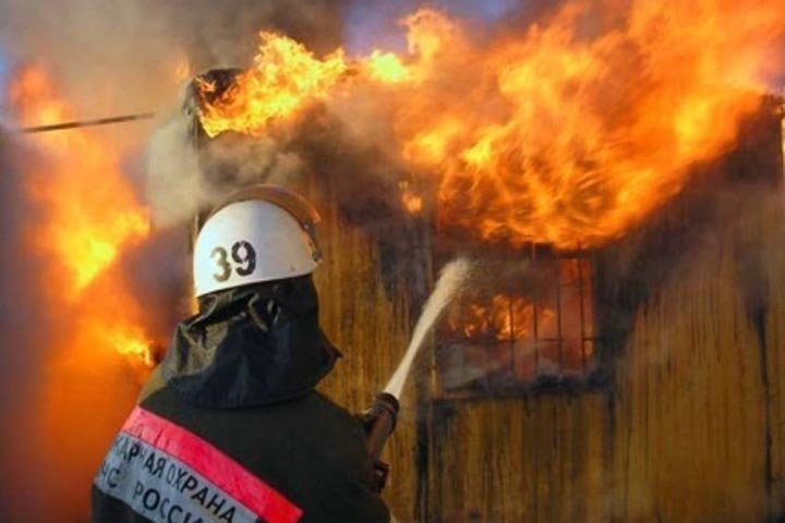 В Усть-Абакане сгорел жилой дом