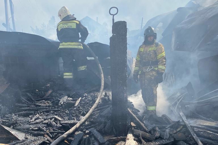 В деревне Калы сгорела постройка 