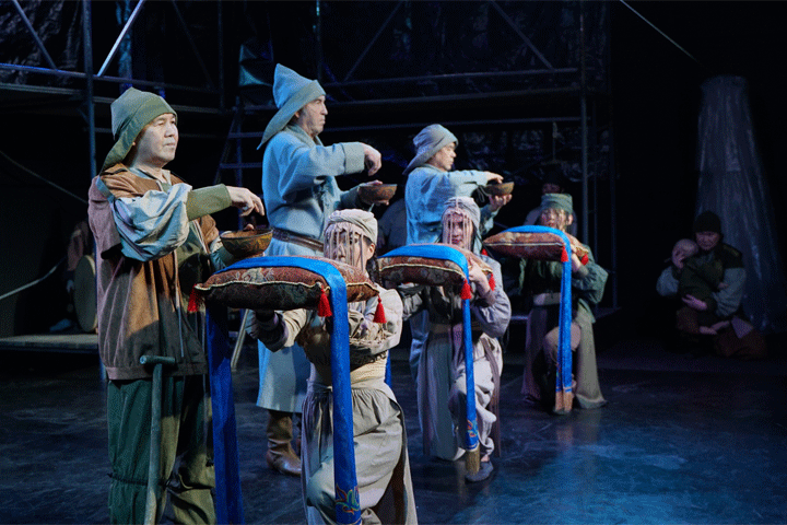 Театр «Читiген» открыл сезон постановками для молодежи