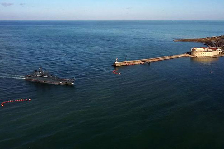 Севастополь: «Летучий голландец» Украины, катер-шахид, пытался потопить русский корабль около Солдатского пляжа, но пошел на дно