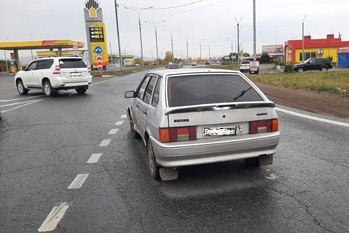 Не получилось уехать в Черногорск: в Абакане пьяный водитель Geely Emgrand таранил ВАЗ 