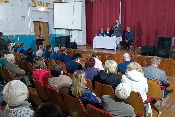 Жители села в Аскизском районе задали главе Хакасии острые вопросы. Подробности 