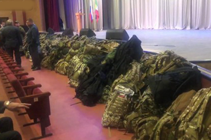 В Абакане - торжественная отправка военнослужащих для прохождения подготовки 