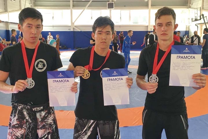 Спортсмены из Хакасии успешно выступили на турнире по панкратиону