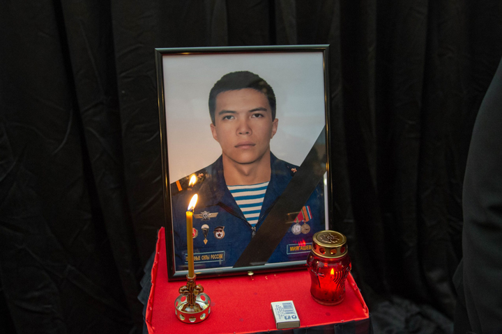 В Хакасии память о Герое России увековечат в бронзе 
