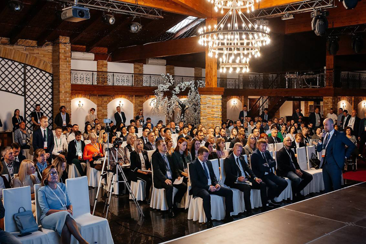 Минстрой Хакасии принял участие в градостроительной конференции в Казани