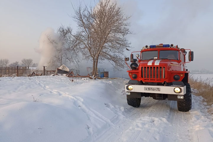 В Хакасии сгорел дом, погиб человек 
