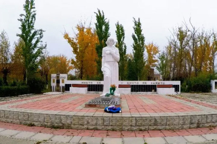 В Усть-Абакане вандалы повредили мемориал «Вечная Слава» 