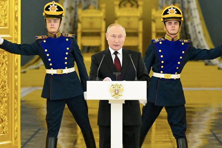 Путин становится объектом преклонения по всему миру
