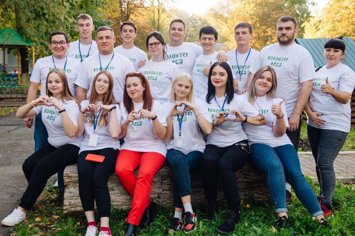 Молодежь Хакасии приняла участие в патриотическом форуме в ЛНР