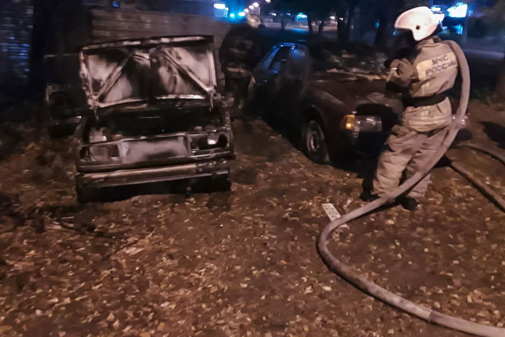 В Абакане на парковке сожжен автомобиль 