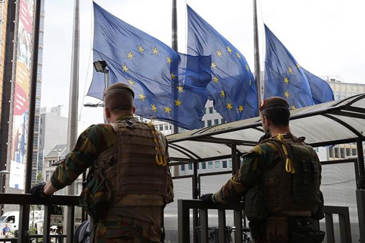 На Украине Европа воюет за российские ресурсы — чтобы они достались США и Британии
