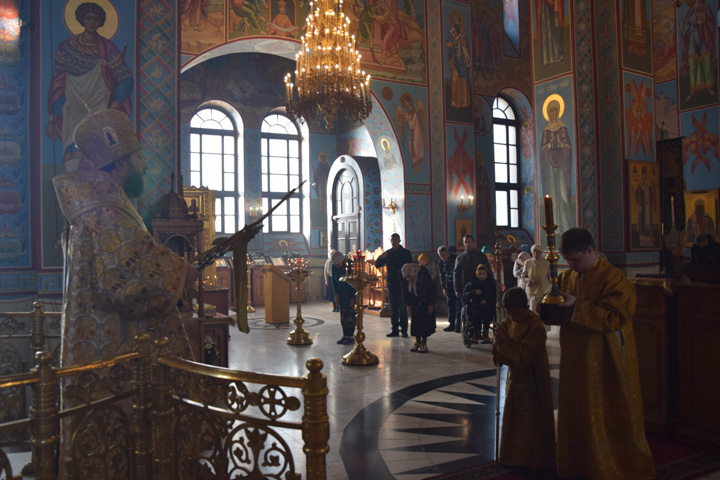 В абаканском кафедральном соборе - всенощное бдение к празднику