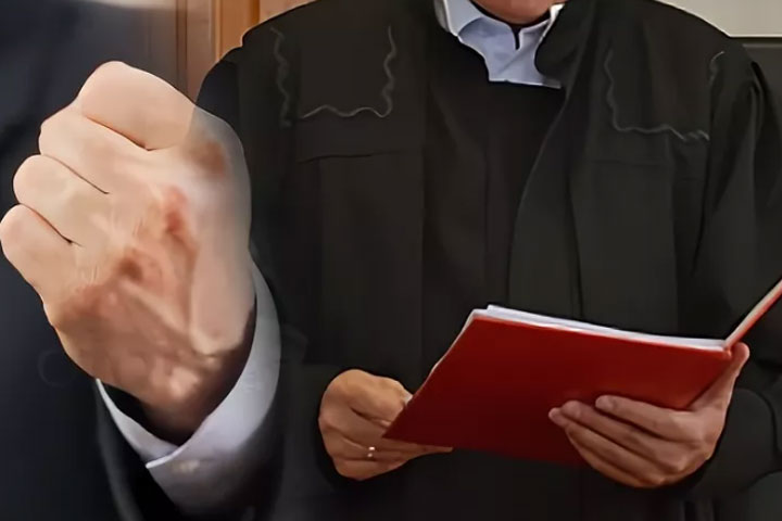 В Хакасии участник судебного процесса в арбитраже заработал уголовку за оскорбление судьи