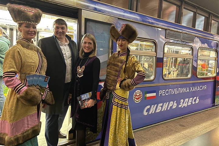 «Сибирь здесь»: в московском метро появился вагон «Хакасия»