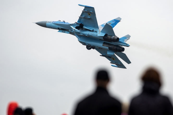 Су-57 крушит ВВС Украины: Су-27 Зеленского уничтожен секретной русской ракетой. Пентагон опасается давать Киеву F-16