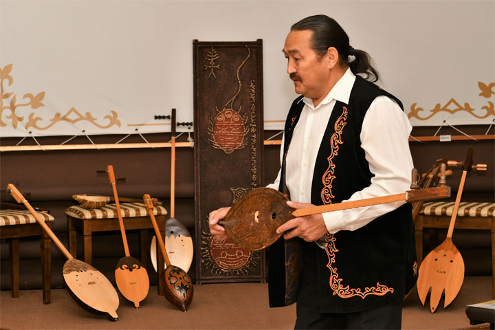 В Хакасии расскажут о создании национальных инструментов