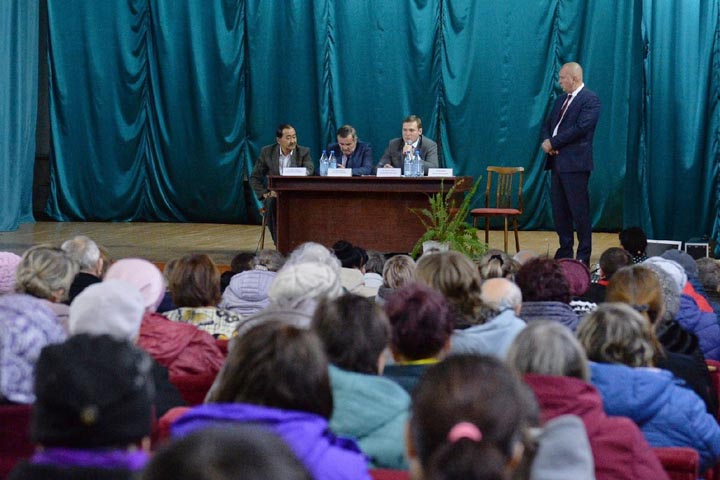 Глава Хакасии встретился с жителями Боградского района