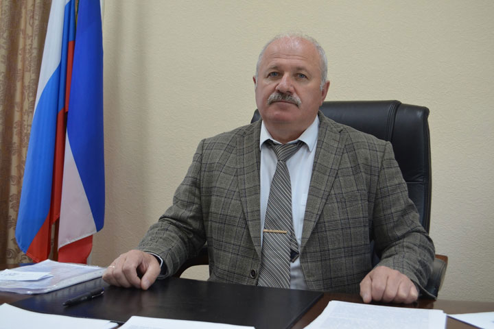 Министр юстиции все еще в Омске, у него билет в один конец 