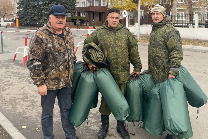 Министр юстиции Хакасии поделился снимком с мобилизованными в Омске 