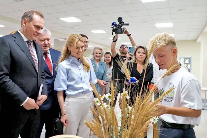 Спектакли в детских садах и уроки героизма от школьников: «Мир возможностей» в Хакасии