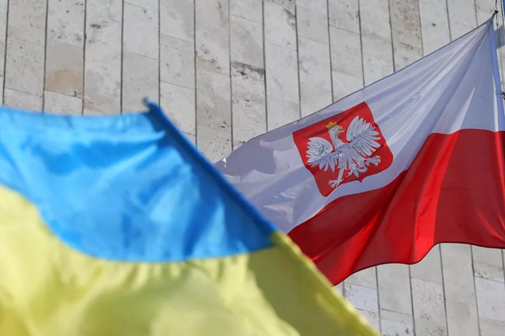 Польшу обвинили в планах захвата Западной Украины и проведении там референдума