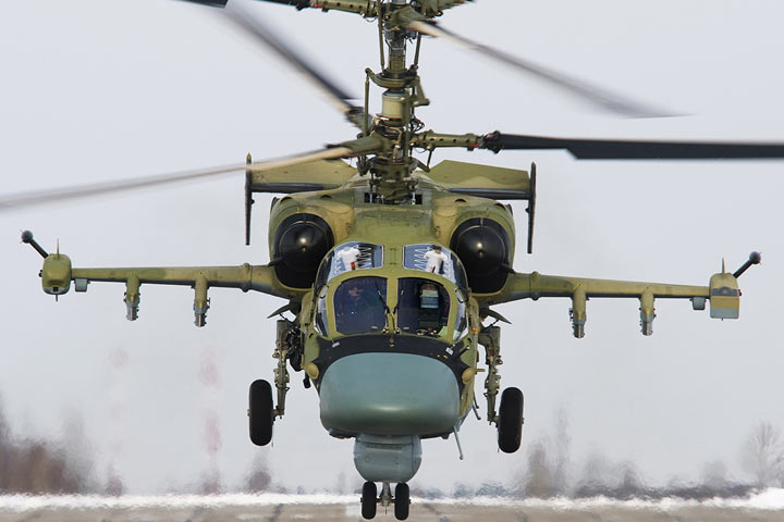 Два вертолета Ка-52 повреждены в Псковской области после взрывов