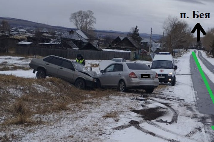 В Хакасии гололед принес аварию по встречке 