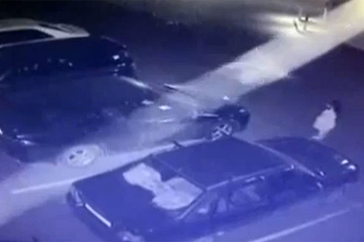 В Абакане посетитель ночного клуба после ссоры с девушкой выместил злобу на автомобилях