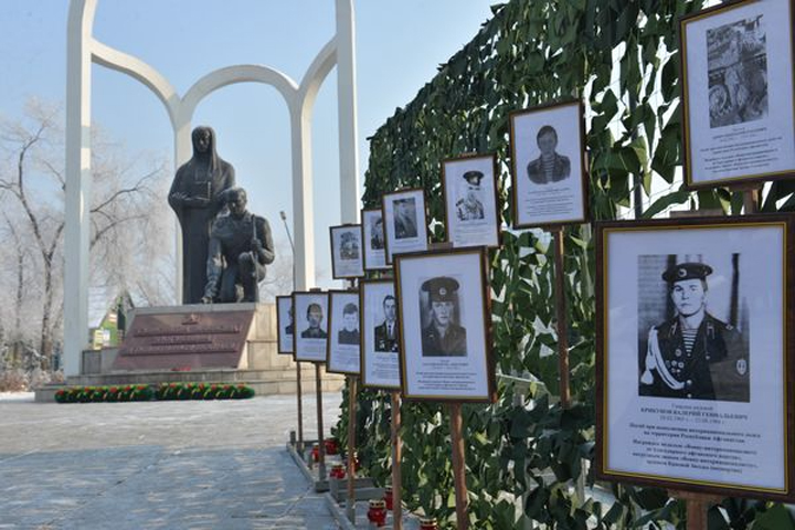 В Хакасии вспоминают воинов, погибших в локальных конфликтах 