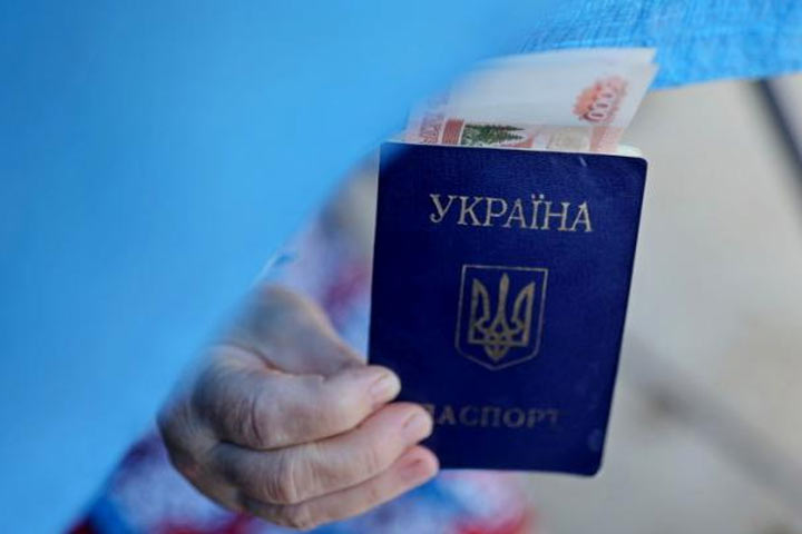 Много ли россиян ломанулись за украинскими паспортами, пусть и поддельными?