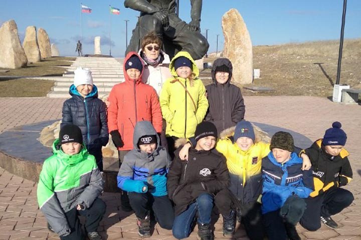 Школьники Алтайского района провели полезные каникулы
