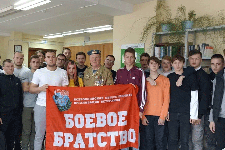 Саяногорские студенты пообщались с ветераном боевых действий 