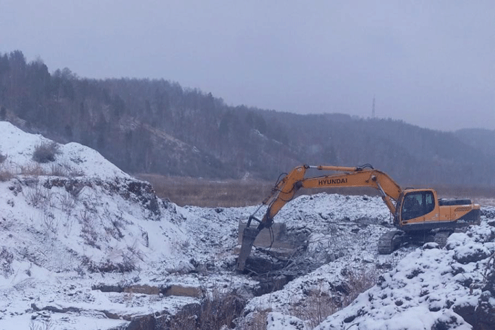 В Хакасии капитально ремонтируют плотину на реке Бее