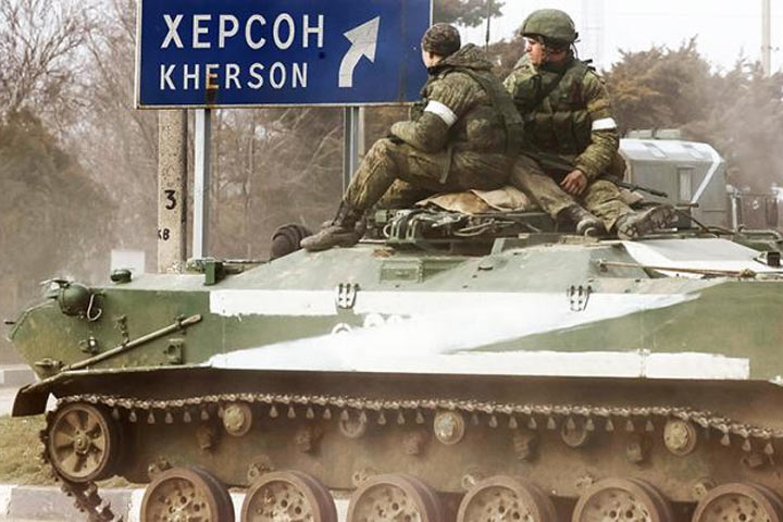 «Русские не ушли из Херсона: Зеленский угрожает взорвать Каховскую дамбу»