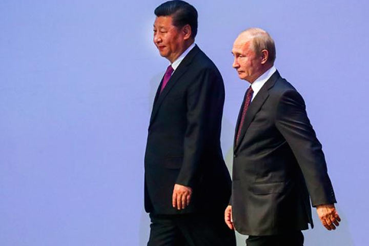 Путин и Си посмотрели с Востока на Запад