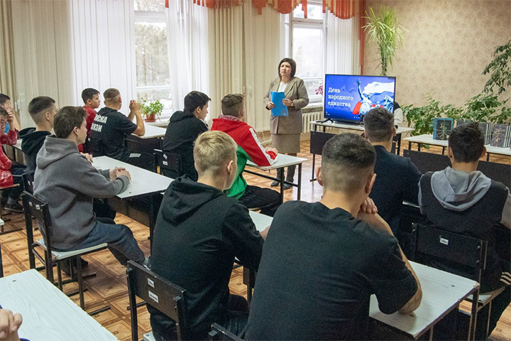 В Боградской школе трудным подросткам помогут научиться новому