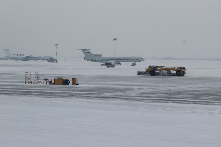 Снегопад  в Абакане спутал карты самолетам