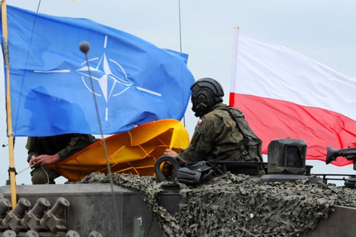 Ракетная провокация: Польша мечтает въехать в опустевший Кремль на спинах бойцов НАТО