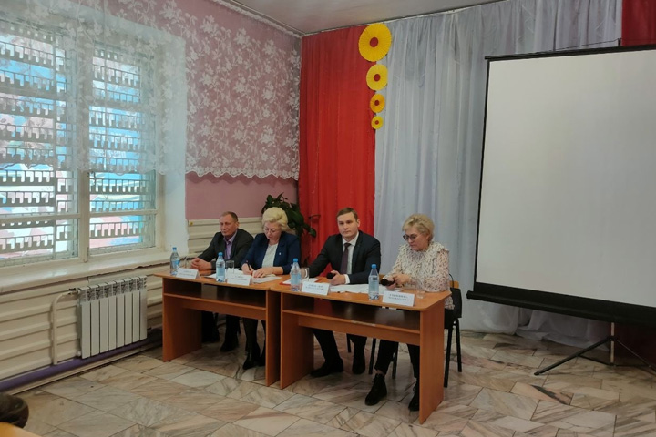 Глава Хакасии встретился с жителями сел Московское и Вершино-Биджа