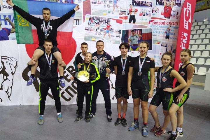 Гиревики Хакасии успешно выступили на всероссийских соревнованиях