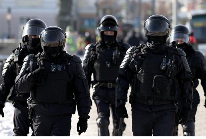 Россия: Полицейские рвутся на «передок»